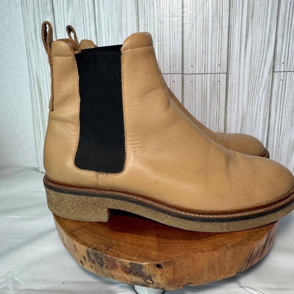 Everlane Tan Leather Chelsea Boots Made in Italy Round Toe Crepe Sole Womens‎ 8